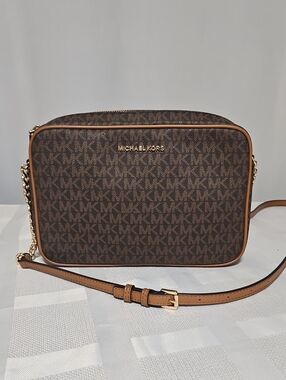 Michael Kors Jet Set Crossbody
